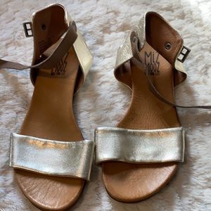 Miz mooz size 6 gold sandals